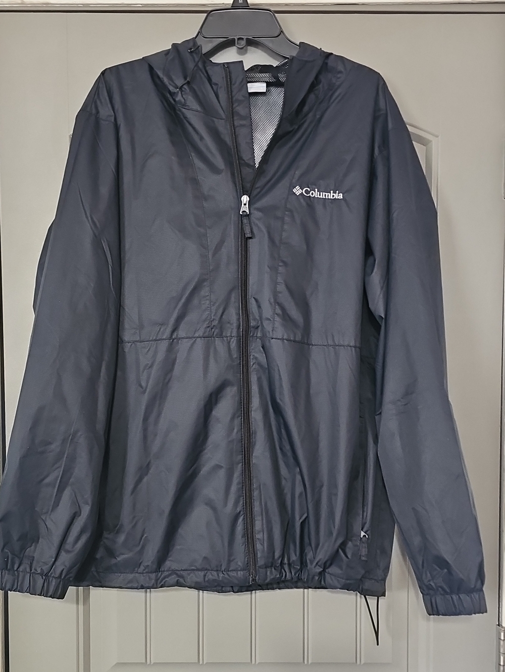 Columbia Men Black Hooded windbreakerJacket( E)